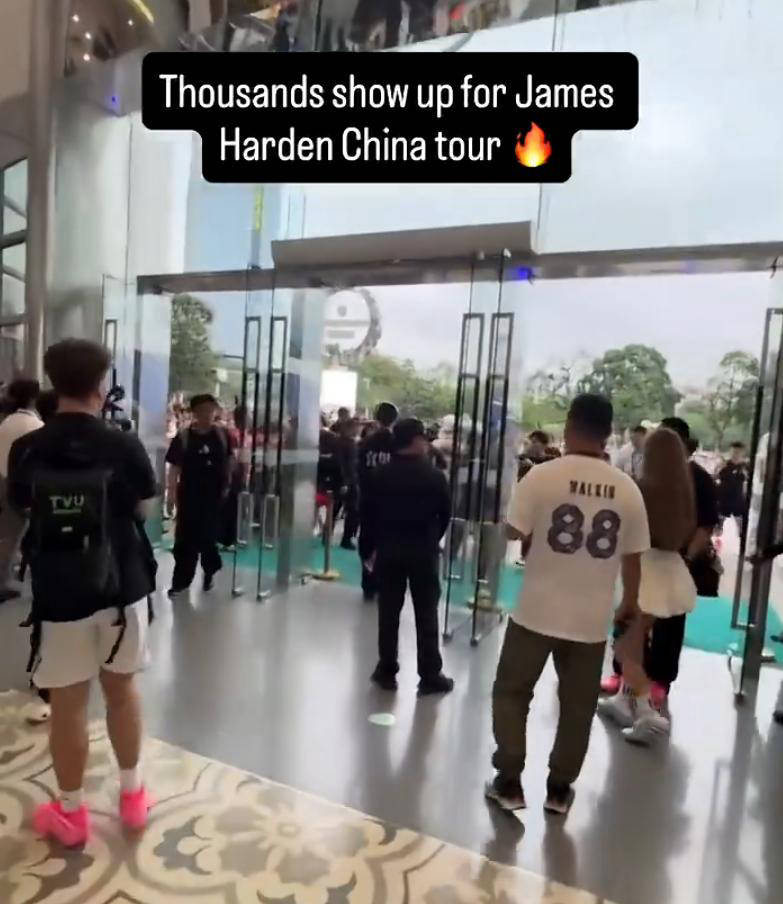 爱游戏-电竞国家队回归首秀大放异彩，哈登主场球迷高呼名字的简单介绍