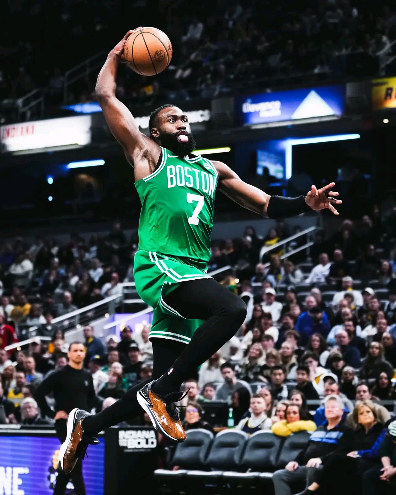 爱游戏中国官网-独行侠观众热烈欢呼!,塔图姆迎来七赛季出色发挥气势如虹延续(独行侠队球员名单及年薪)