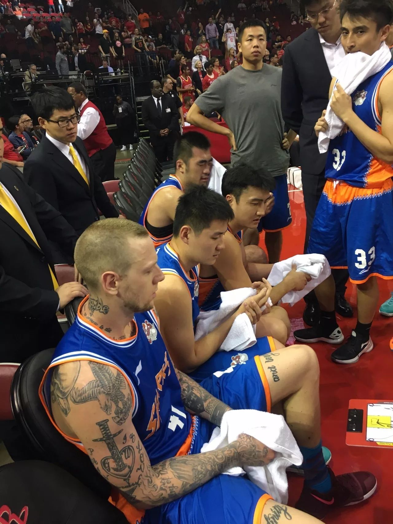 爱游戏游戏平台-纽约尼克斯清晨更衣室发声，志在CBA常规赛名次提升，压力陡增，训练强度明显提升的简单介绍