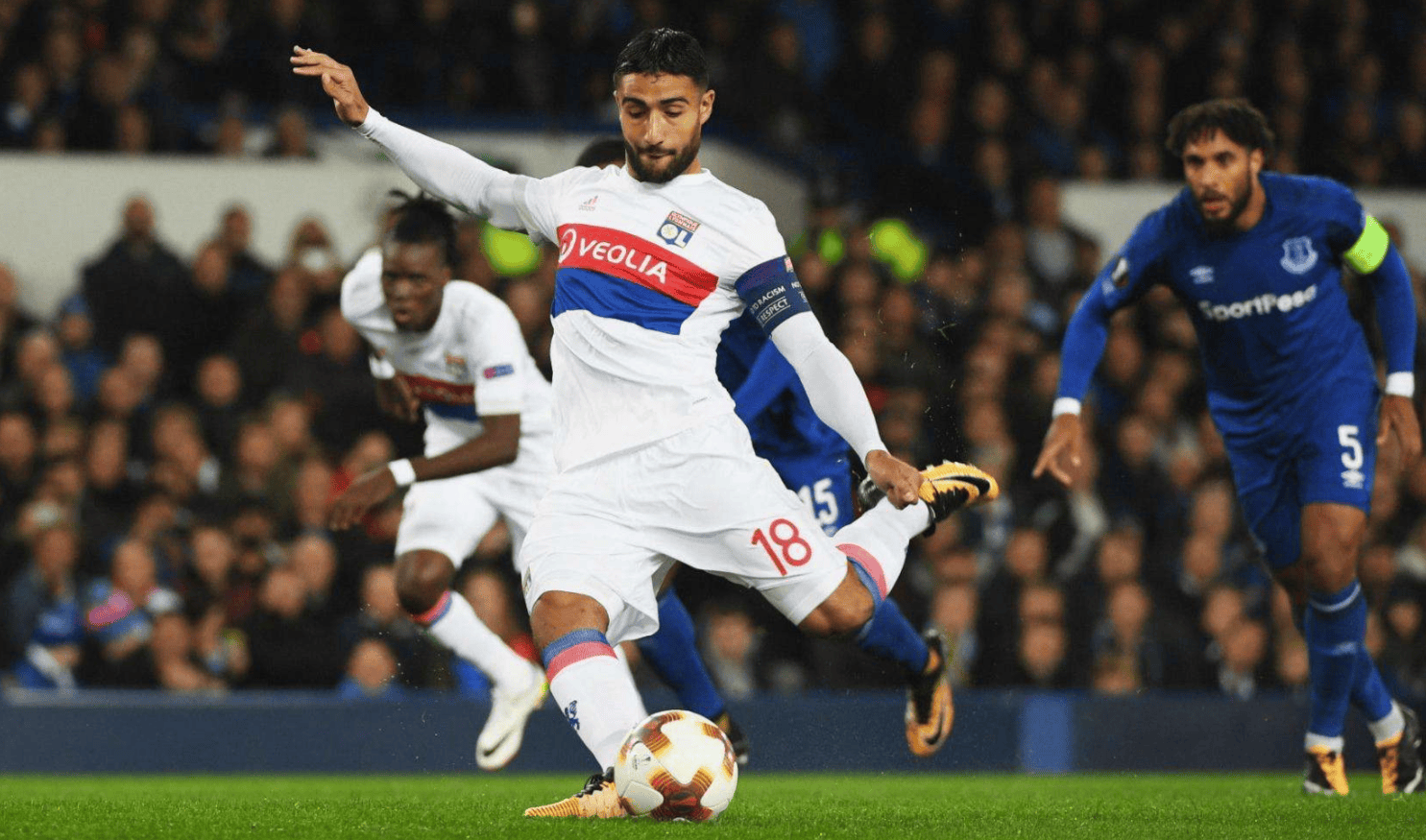 爱游戏中国官网-关于集结日体能课后，里昂临场应变备战法国杯，悬念犹存，更衣室氛围转暖的信息